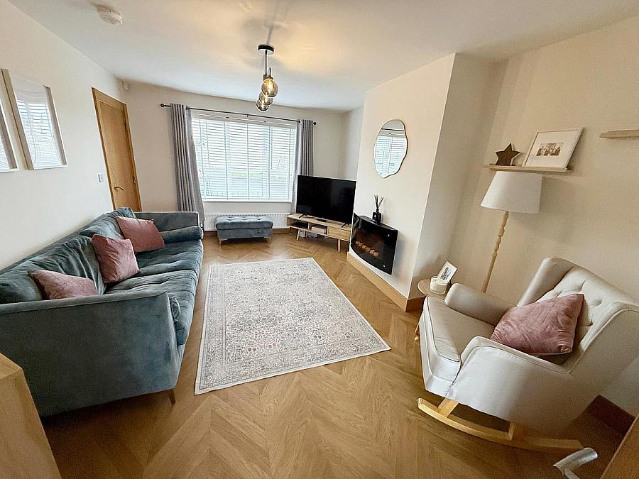 27 Knockbracken Close