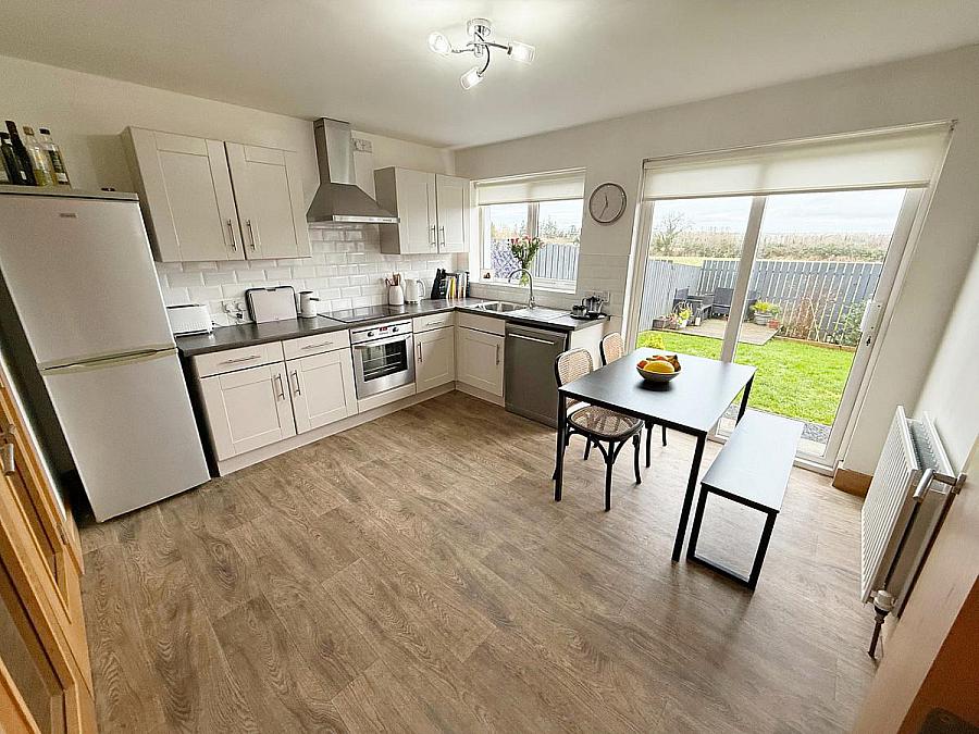 27 Knockbracken Close