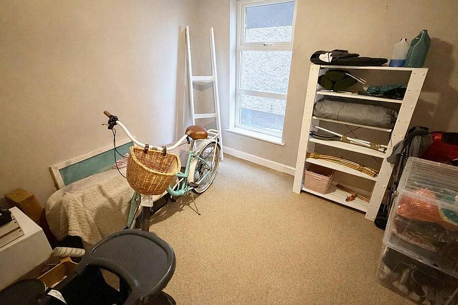 27 Irish Society Court