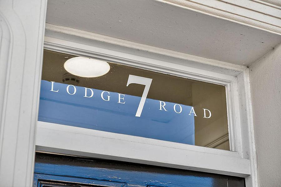 7 Lodge Road