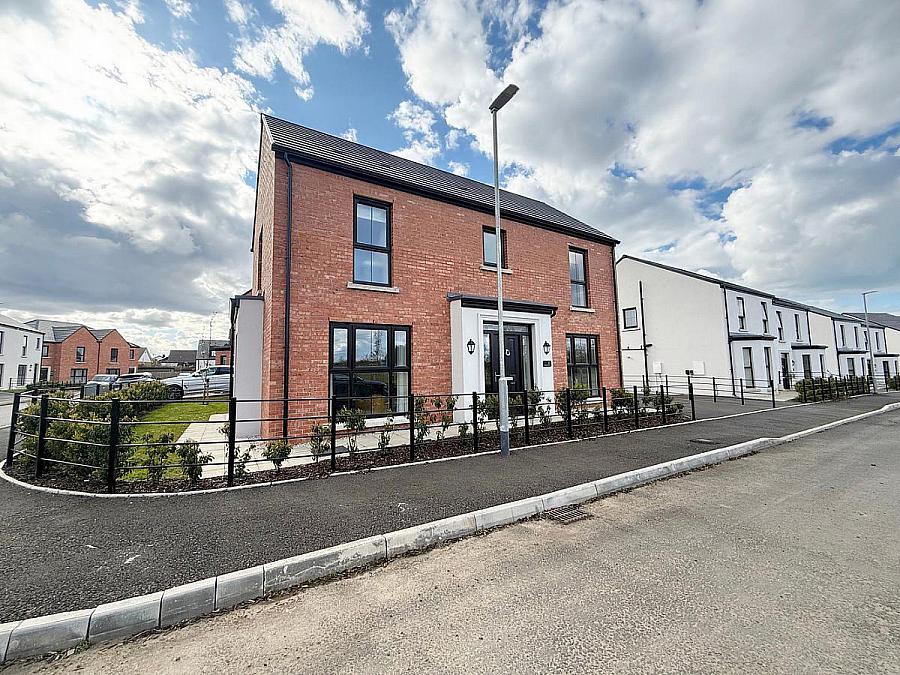 326 Henley Hall, Mountsandel