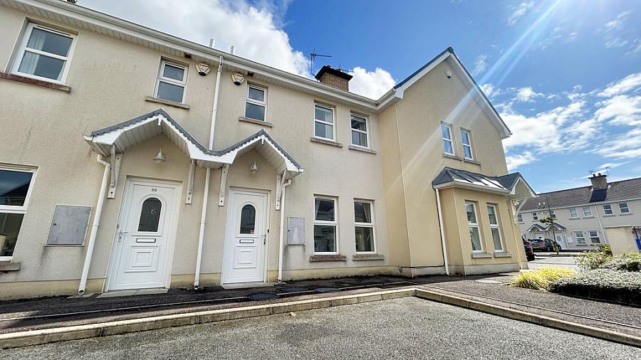 32 Castle Walk Mews