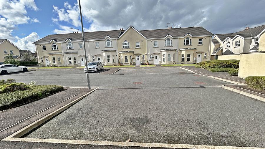 32 Castle Walk Mews