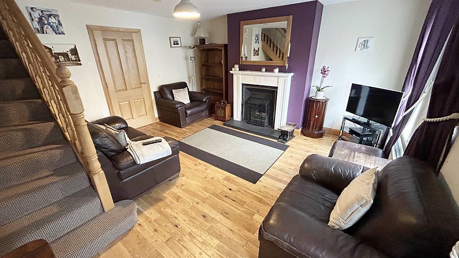 32 Castle Walk Mews