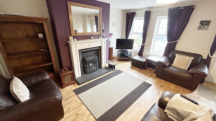 32 Castle Walk Mews