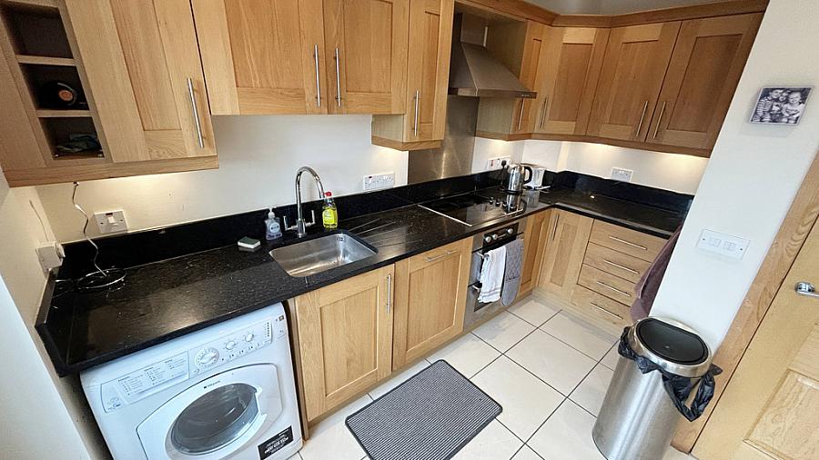 32 Castle Walk Mews