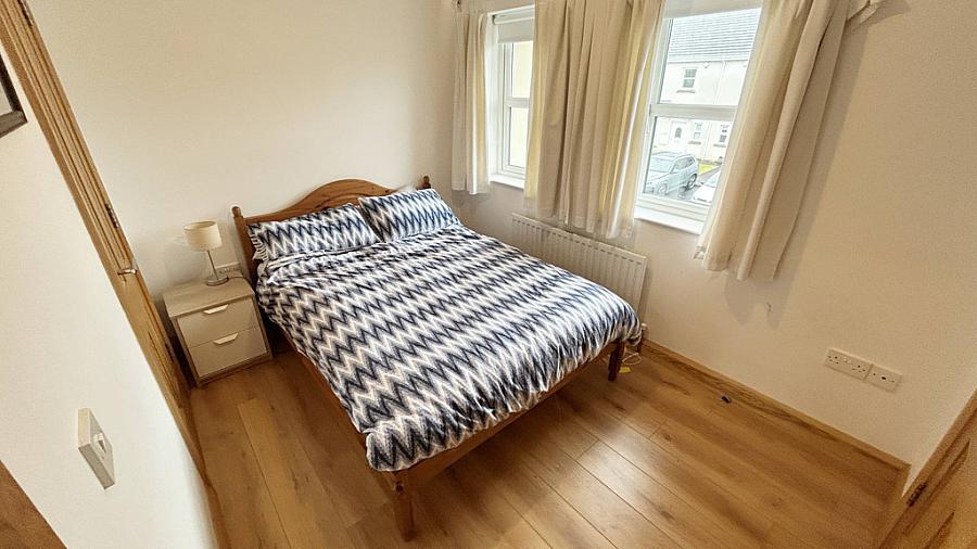 32 Castle Walk Mews