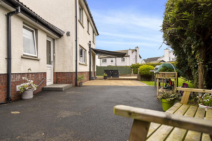 4 Knocklynn Manor