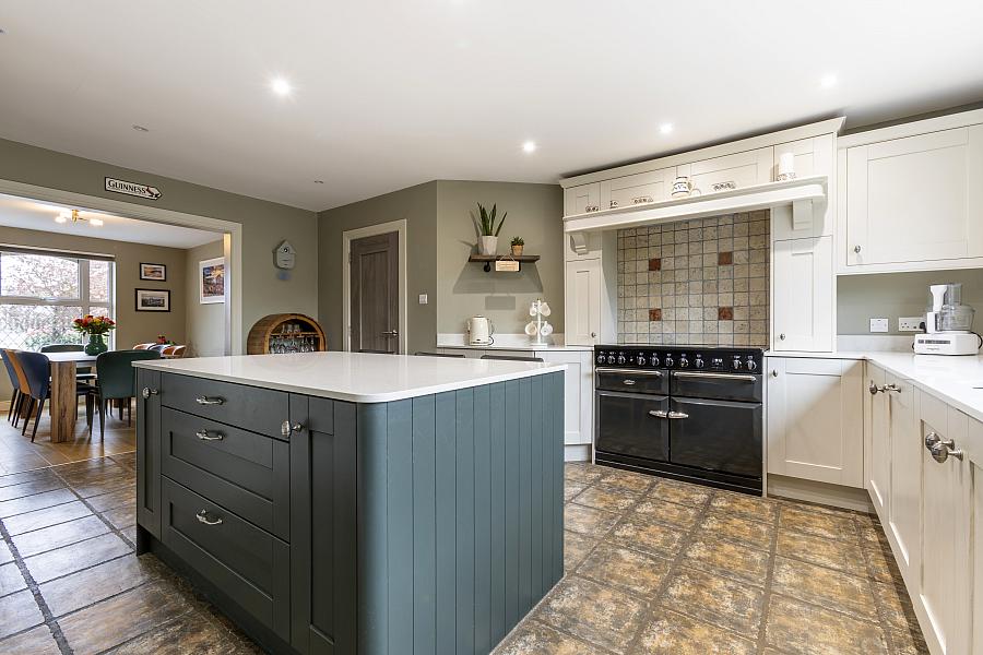 4 Knocklynn Manor