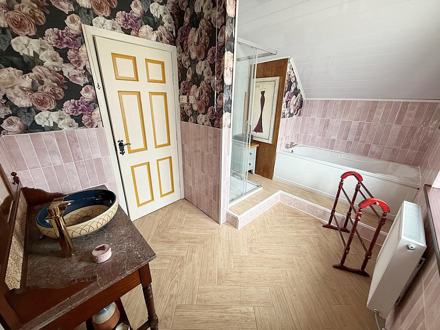 48 Freehall Road