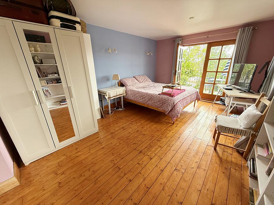 48 Freehall Road