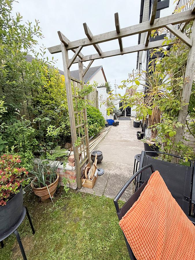 48 Freehall Road