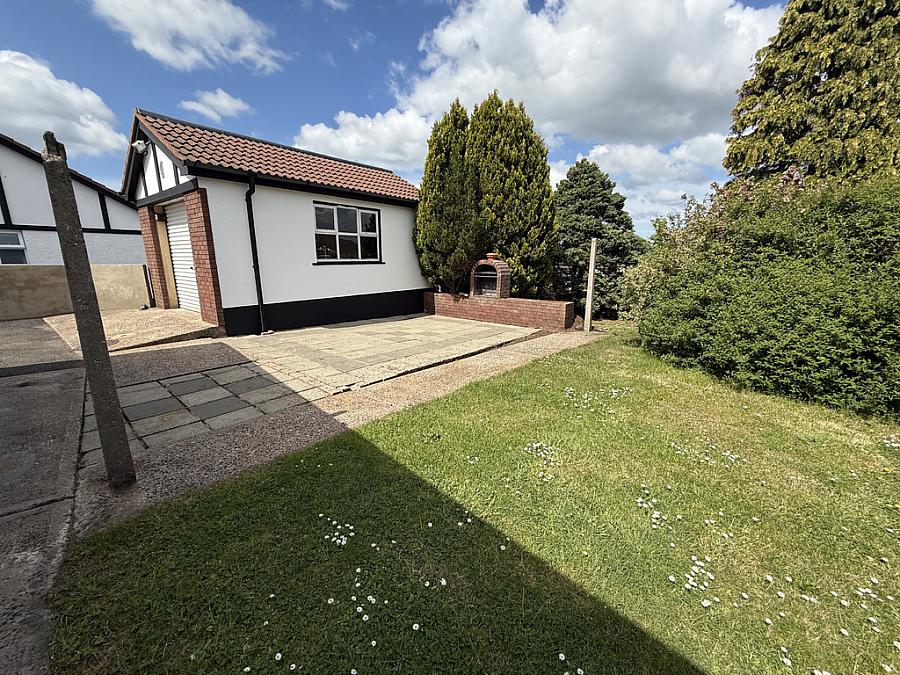 14 Charnwood Park