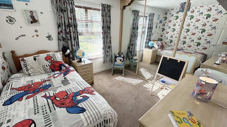 2 University Gardens