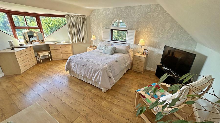 2 University Gardens