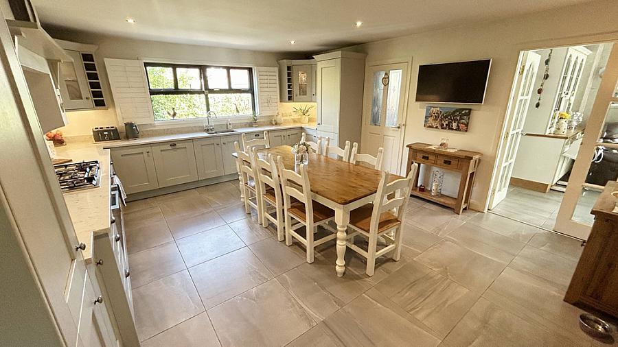 2 University Gardens