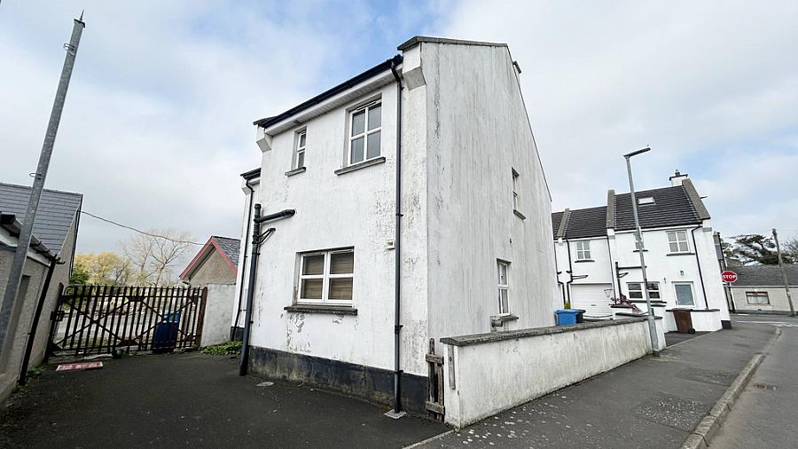1 Knockmore Road