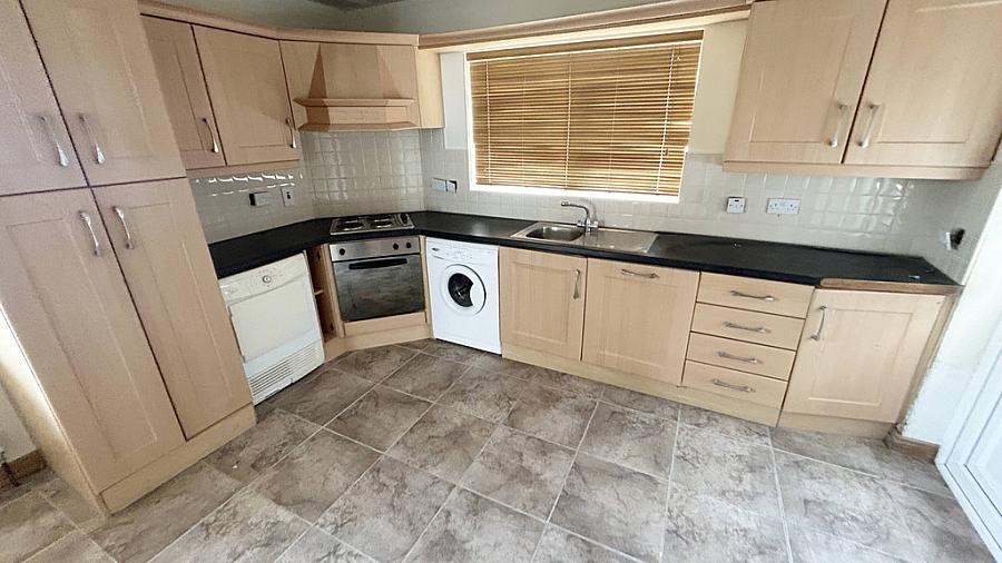 1 Knockmore Road