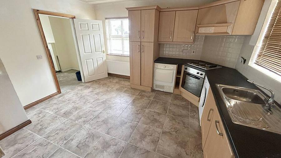 1 Knockmore Road