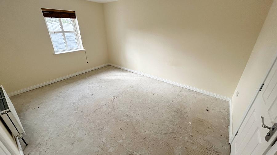 1 Knockmore Road