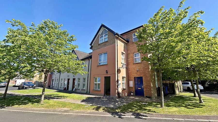 24 Brookmount Court