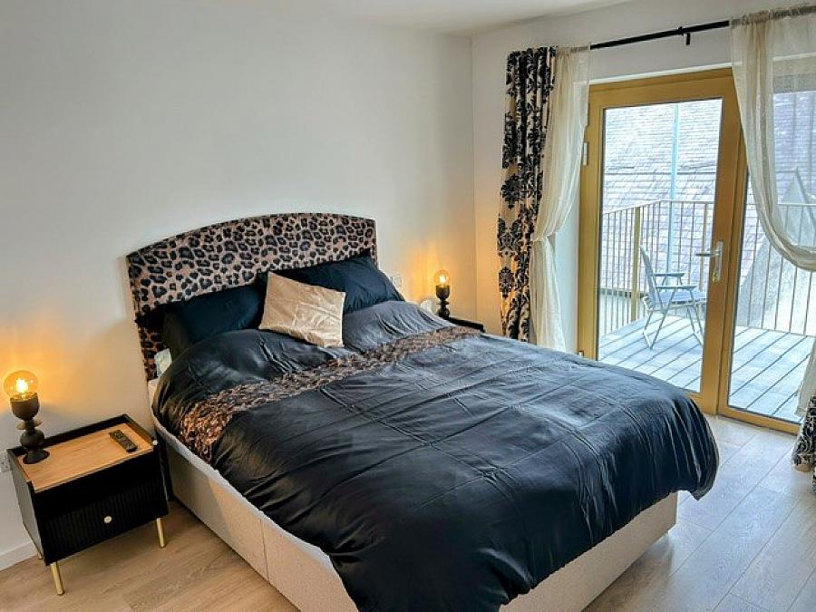 Apt 10 , Riverview Court