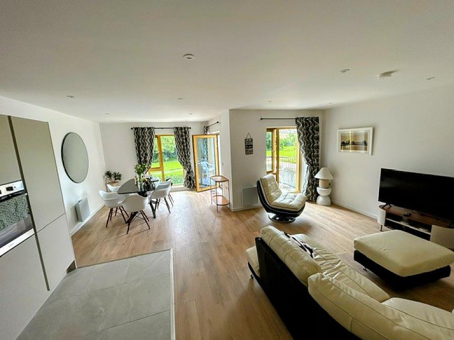 Apt 10 , Riverview Court