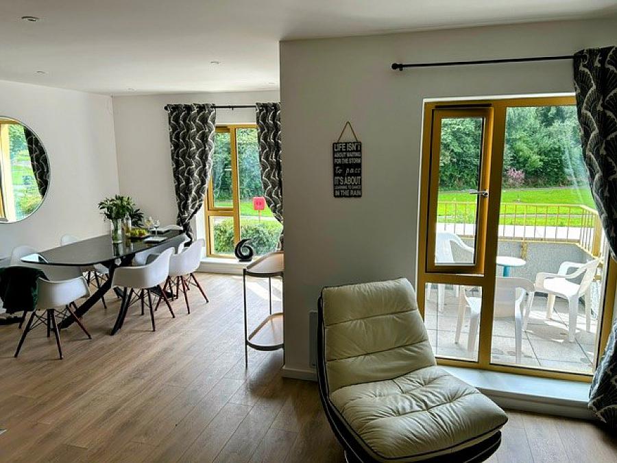 Apt 10 , Riverview Court