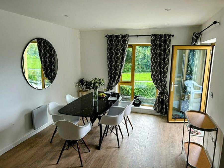 Apt 10 , Riverview Court