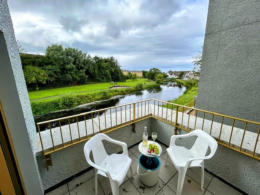Apt 10 , Riverview Court