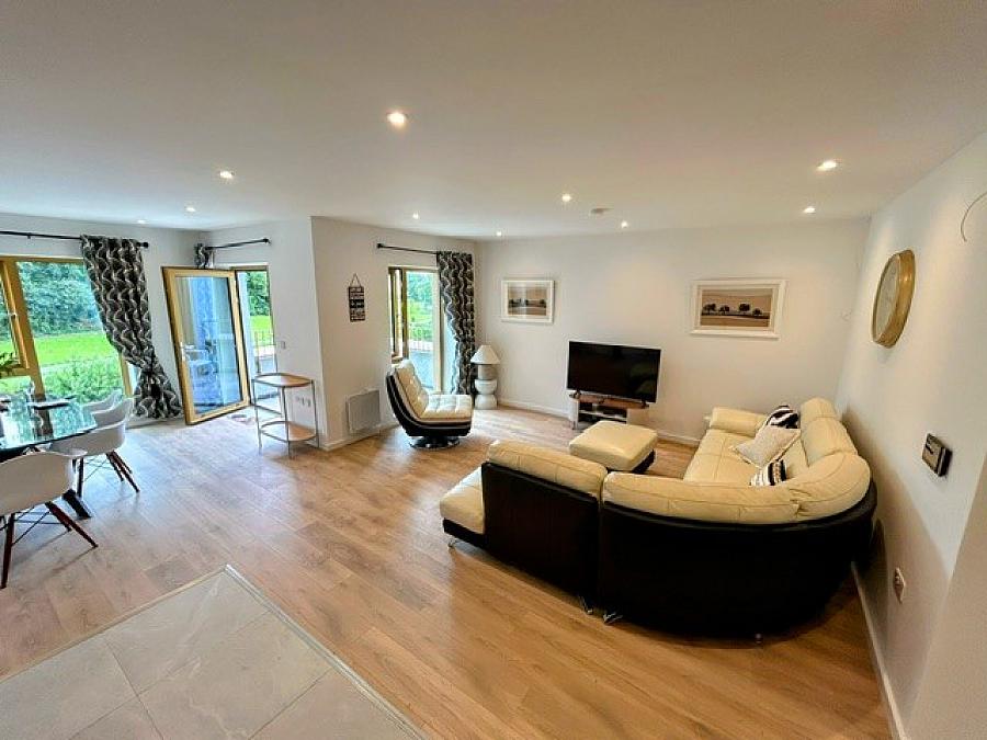 Apt 10 , Riverview Court