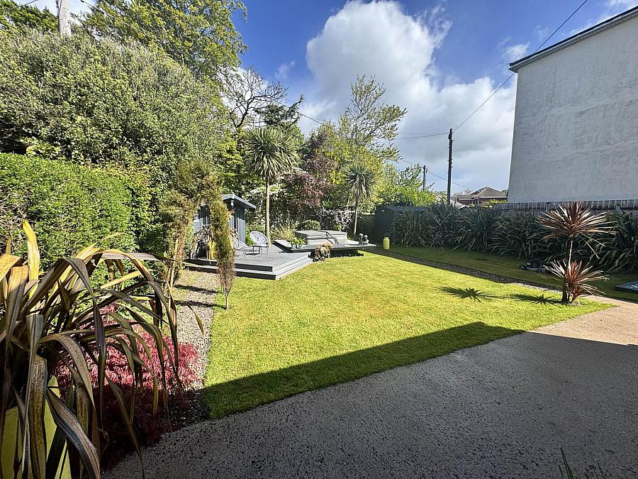 11 Rhanbuoy Park