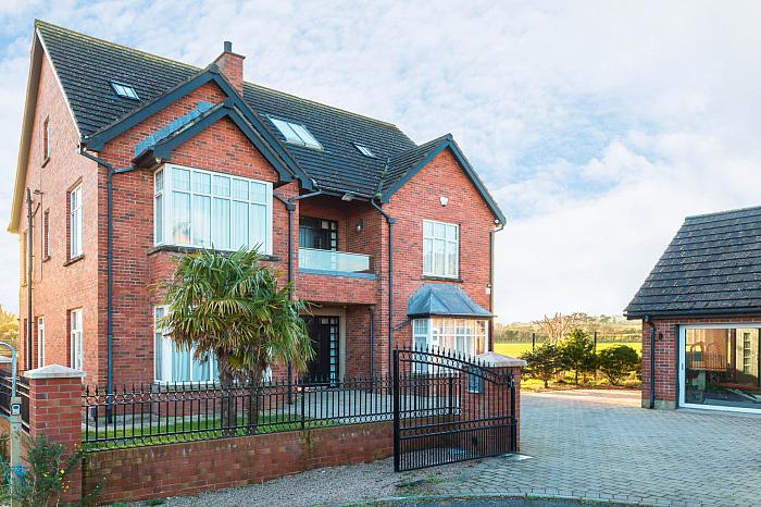 59 Farm Lodge Drive 59 Farm Lodge Drive
