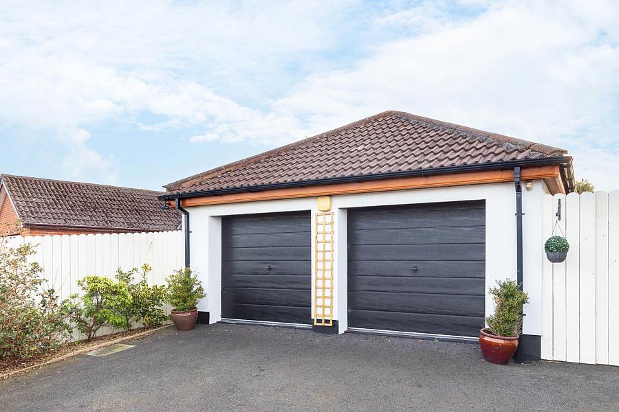 32 Brooklands Park