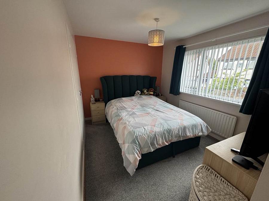12 Leicester Park