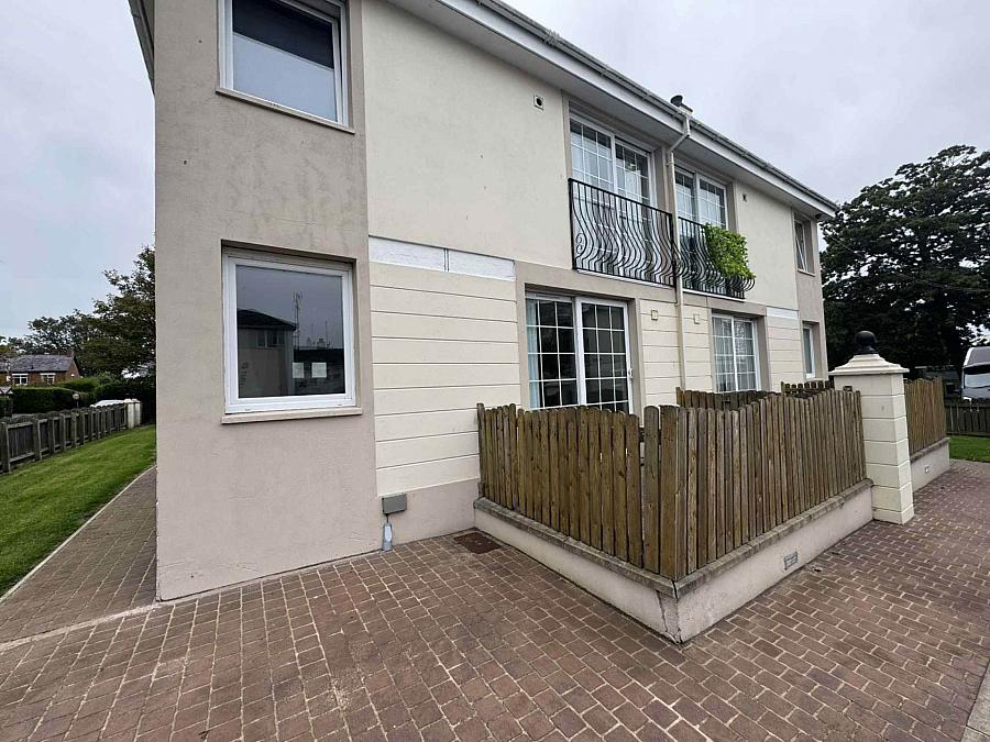 12a Lesley Heights, Glassillan Grove