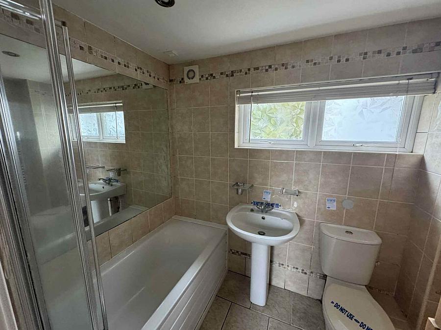 12A Lesley Heights, Glassillan Grove 12A Lesley Heights, Glassillan Grove