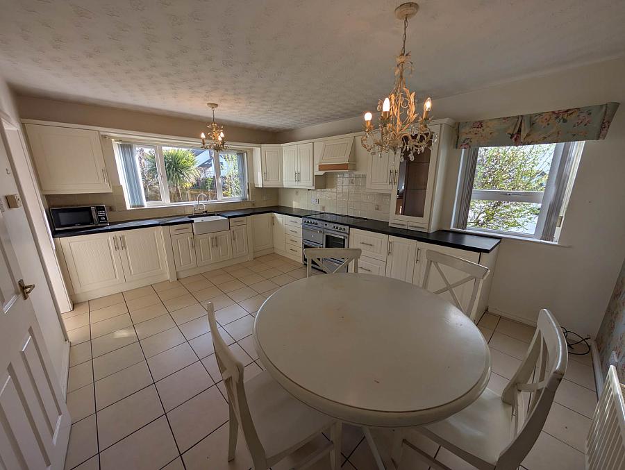 48 Broadlands Gardens