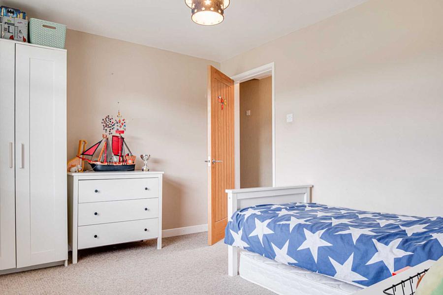 6 Moss Close