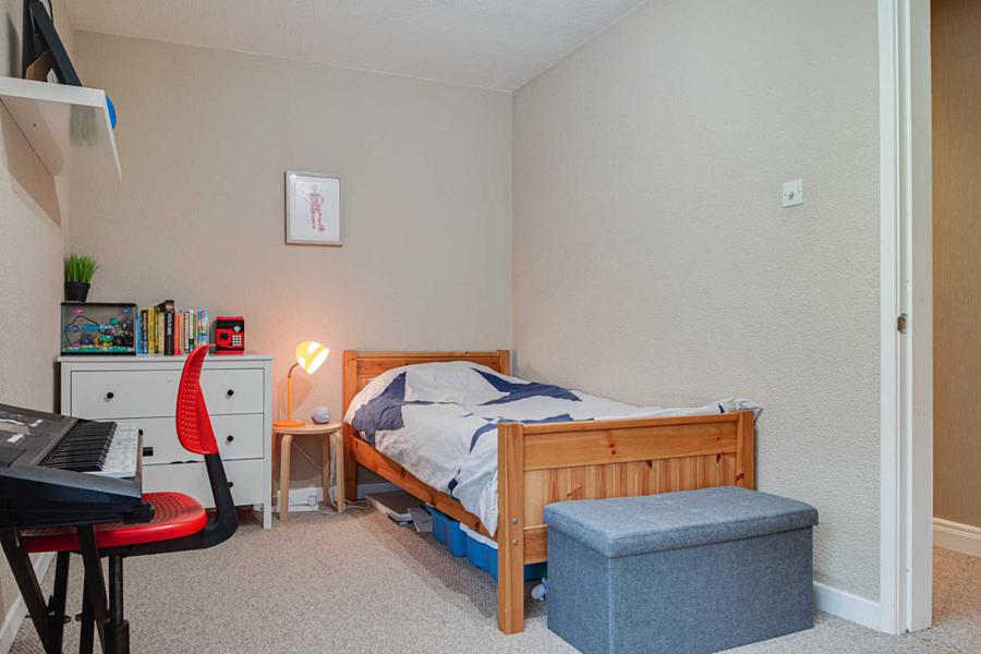 6 Moss Close