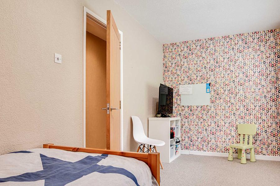 6 Moss Close