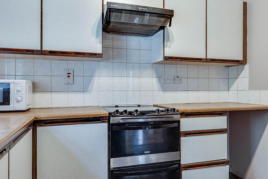 Apt.   Collinvale House