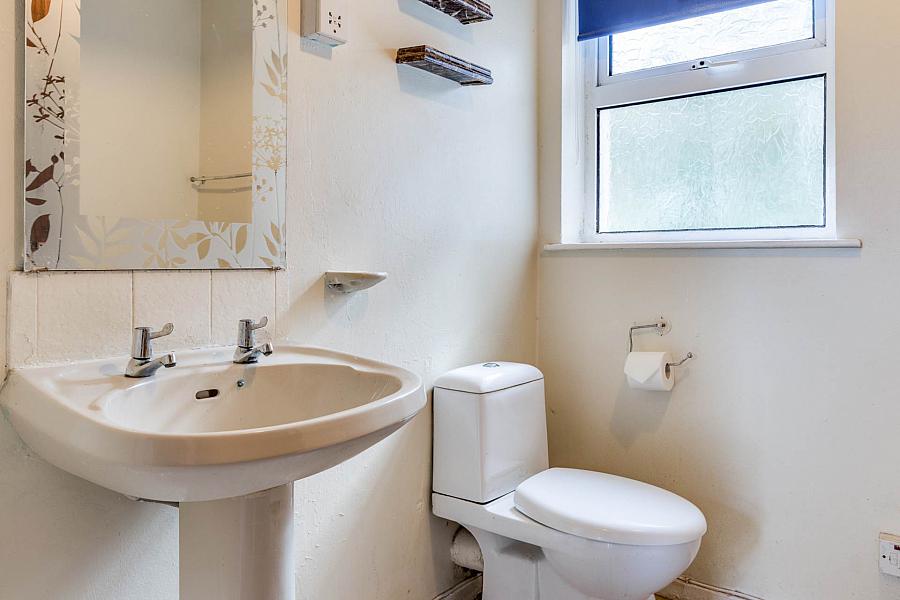 Apt.   Collinvale House