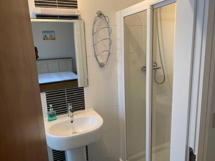 Apt 4 Glencairn Glenarm Road