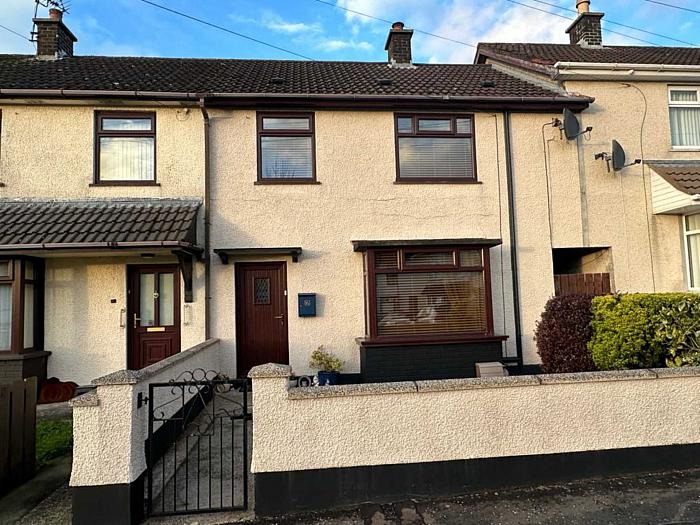 6 Ardclinis Gardens, larne, BT40 2JF