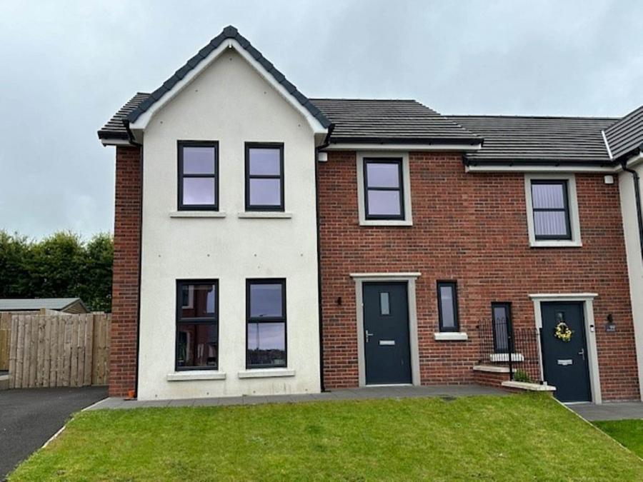 98 Blackthorn Rise, larne, BT40 2HJ