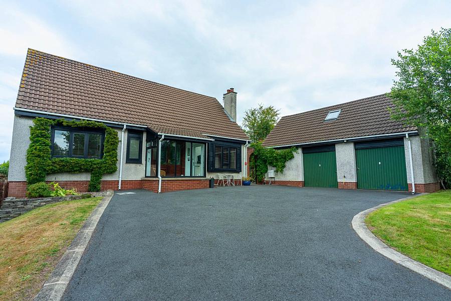1 Cairnbeg Park, larne, BT40 1UB