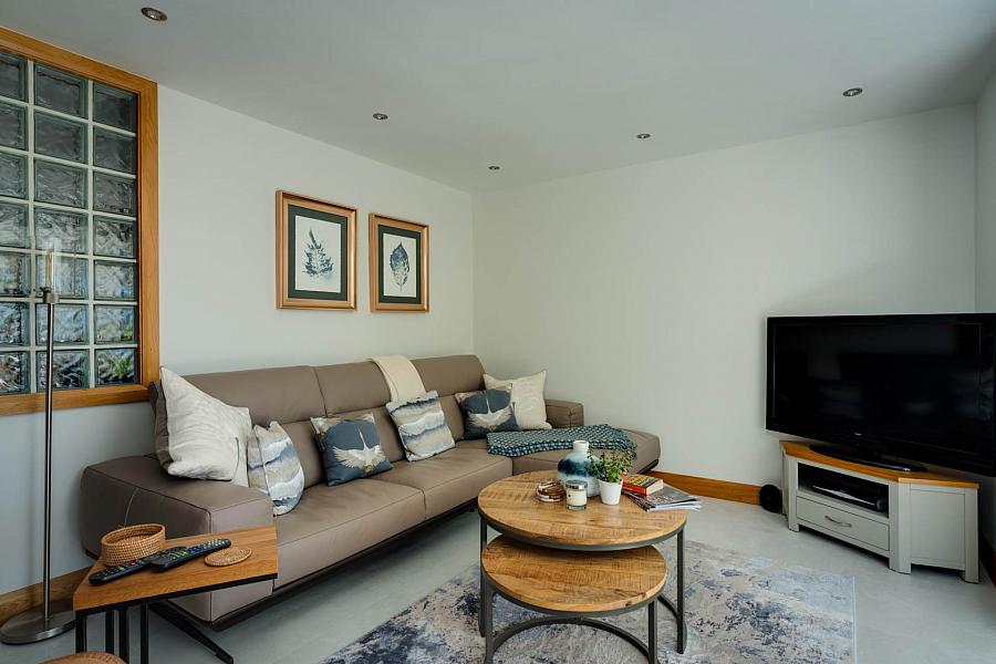 1 Inverbeg Court