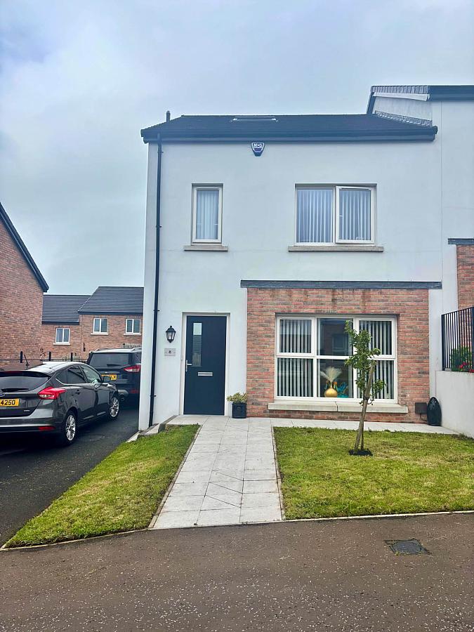 8 The Highways, larne, BT40 2FW