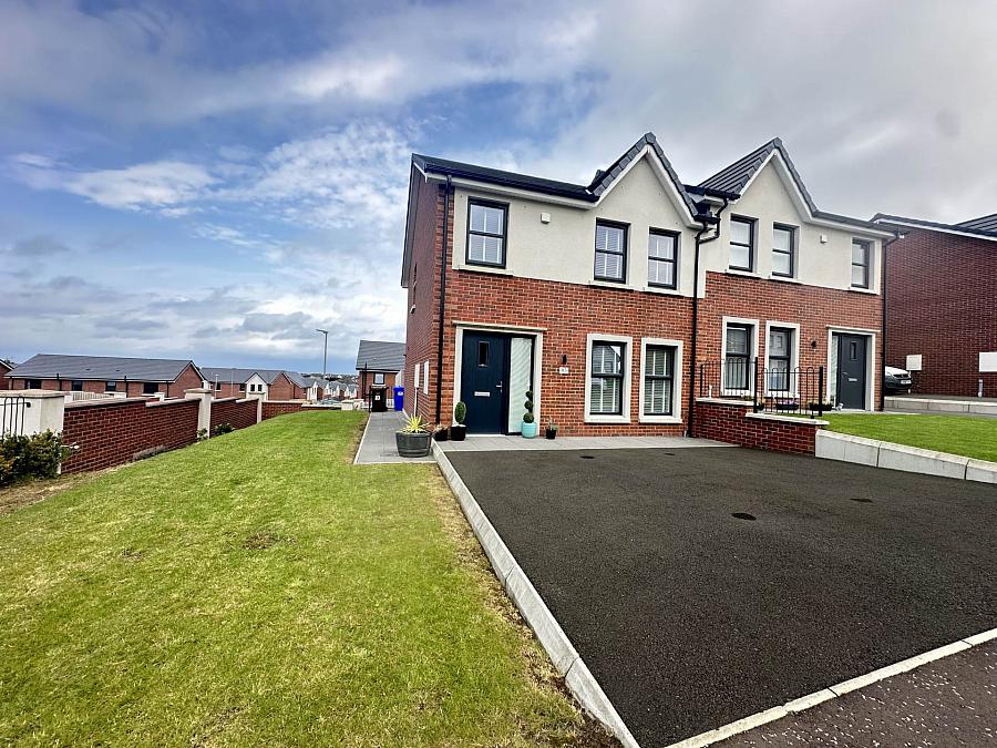 83 Blackthorn Rise